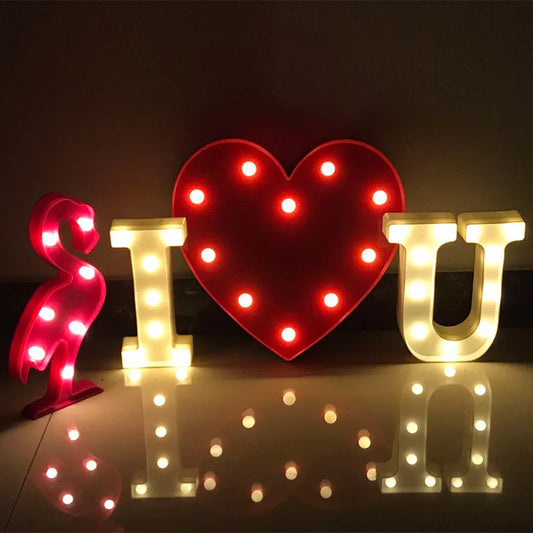 Lumière LED décorative avec lettre en forme de cœur pour la Saint-Valentin