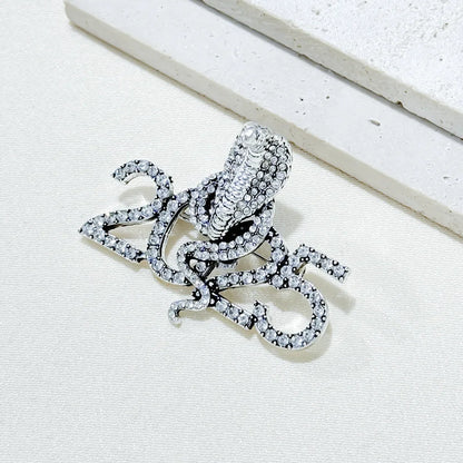Broches serpent du zodiaque Vintage, strass créatifs pour hommes et femmes, vêtements animaux, bijoux cadeaux du nouvel an, nouvelle collection 2025