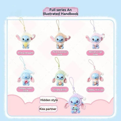 Plein d'amusement Même si Stitch a sommeil, il veut quand même croquer dans la peluche en vinyle de la boîte surprise Stitch.
