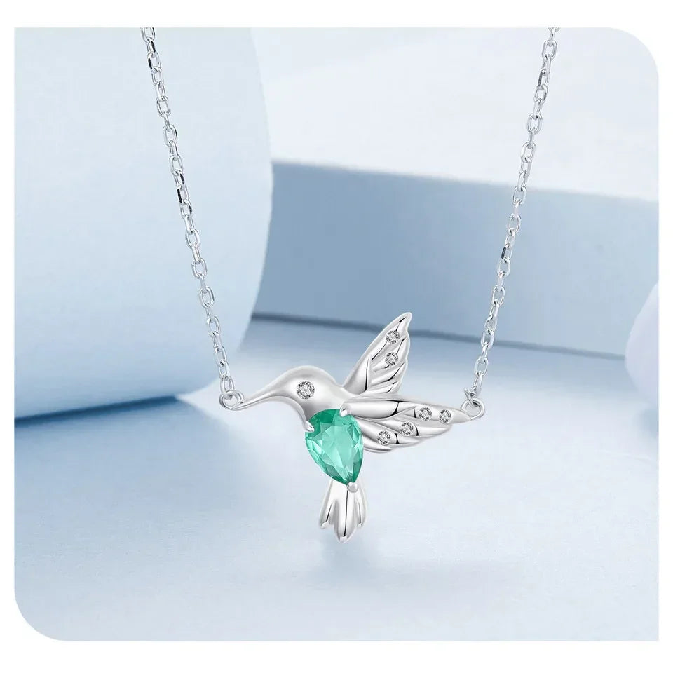Collier élégant avec pendentif colibri en argent sterling