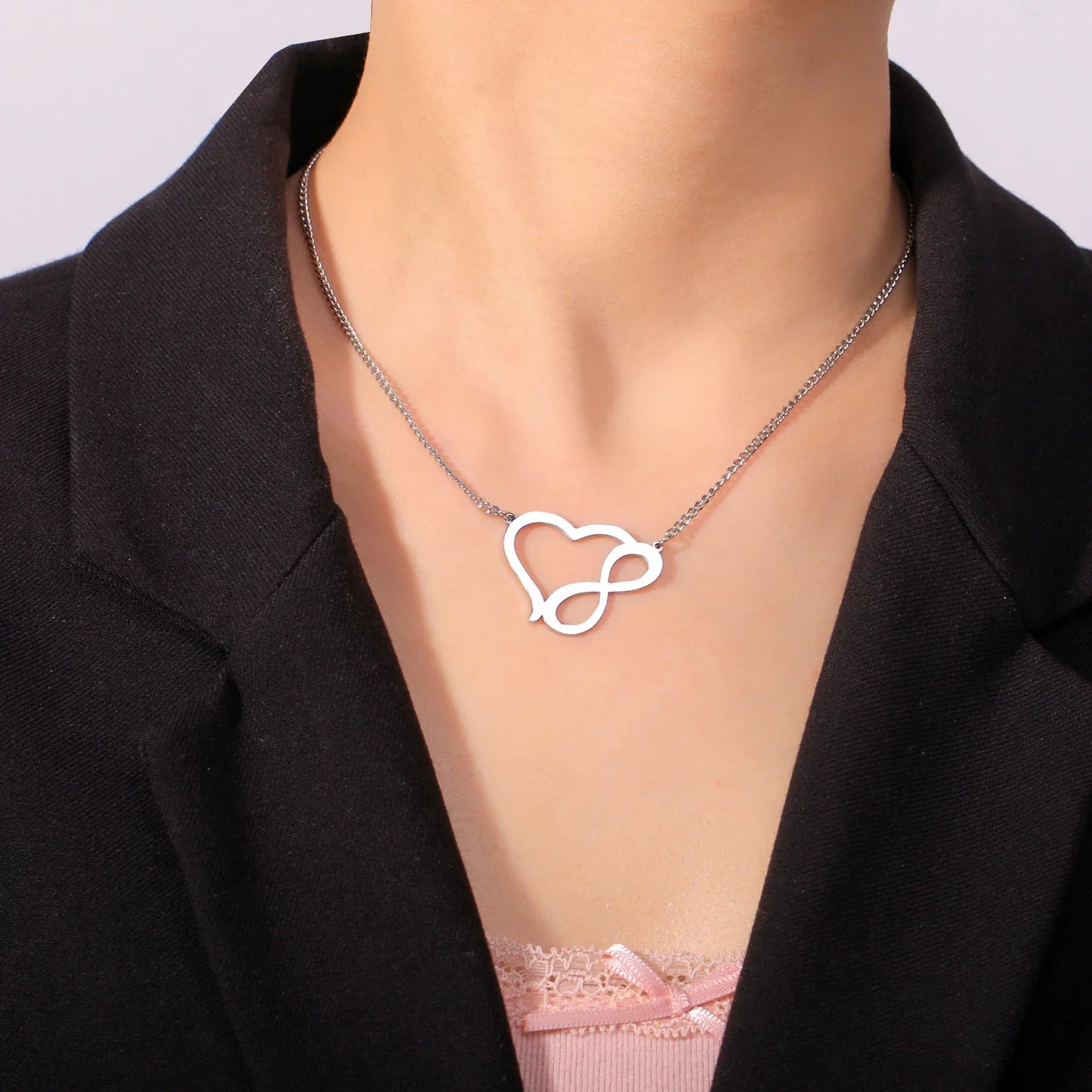Skyrim Infinite Love Pendant Necklace Stainless Steel Women's Fashion Jewelry Necklace Couple Christmas Day Jewelry Gift
