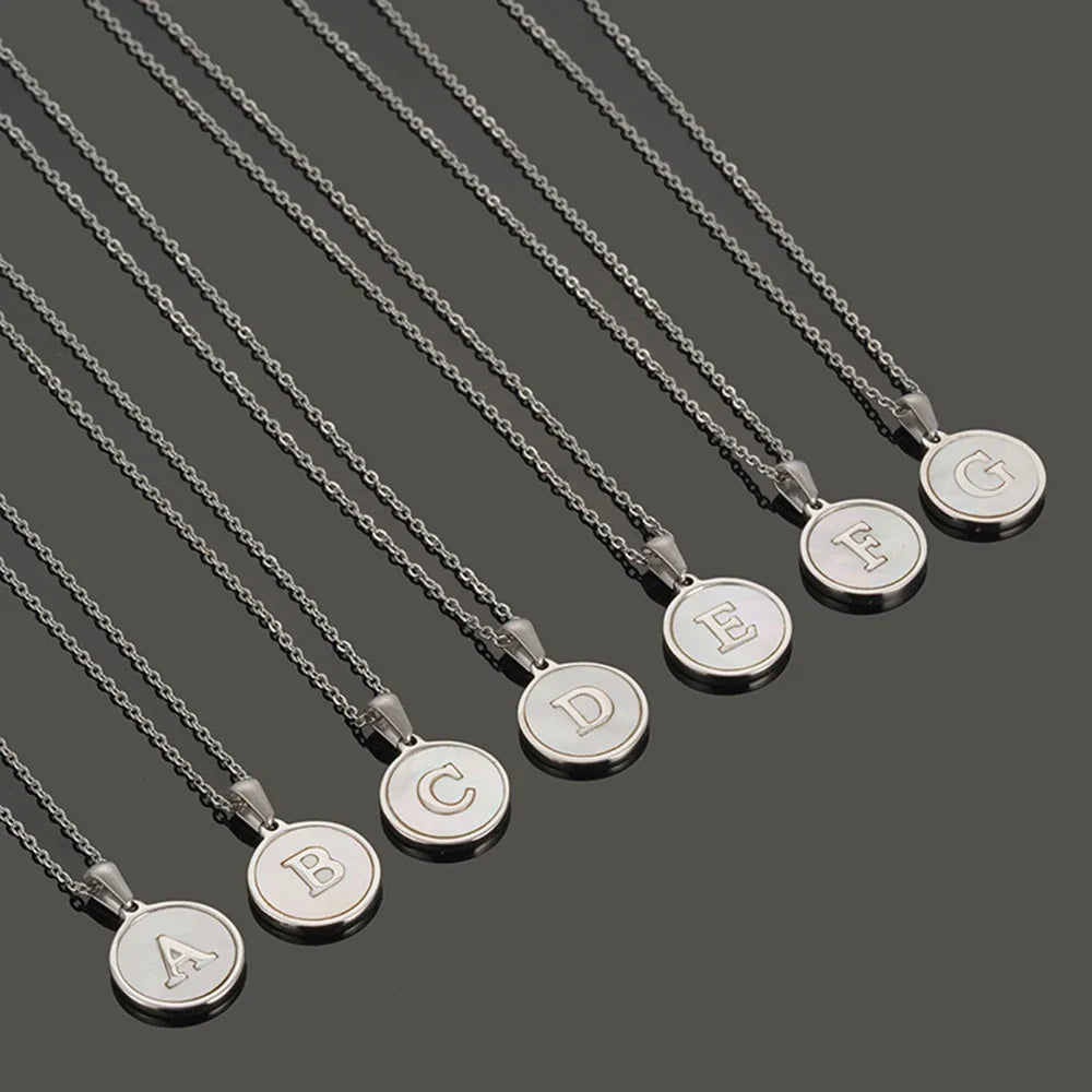 Collier en acier inoxydable de couleur acier avec lettre initiale A-Z, incrustation de coquillage naturel, pour femme, cadeau de Saint-Valentin