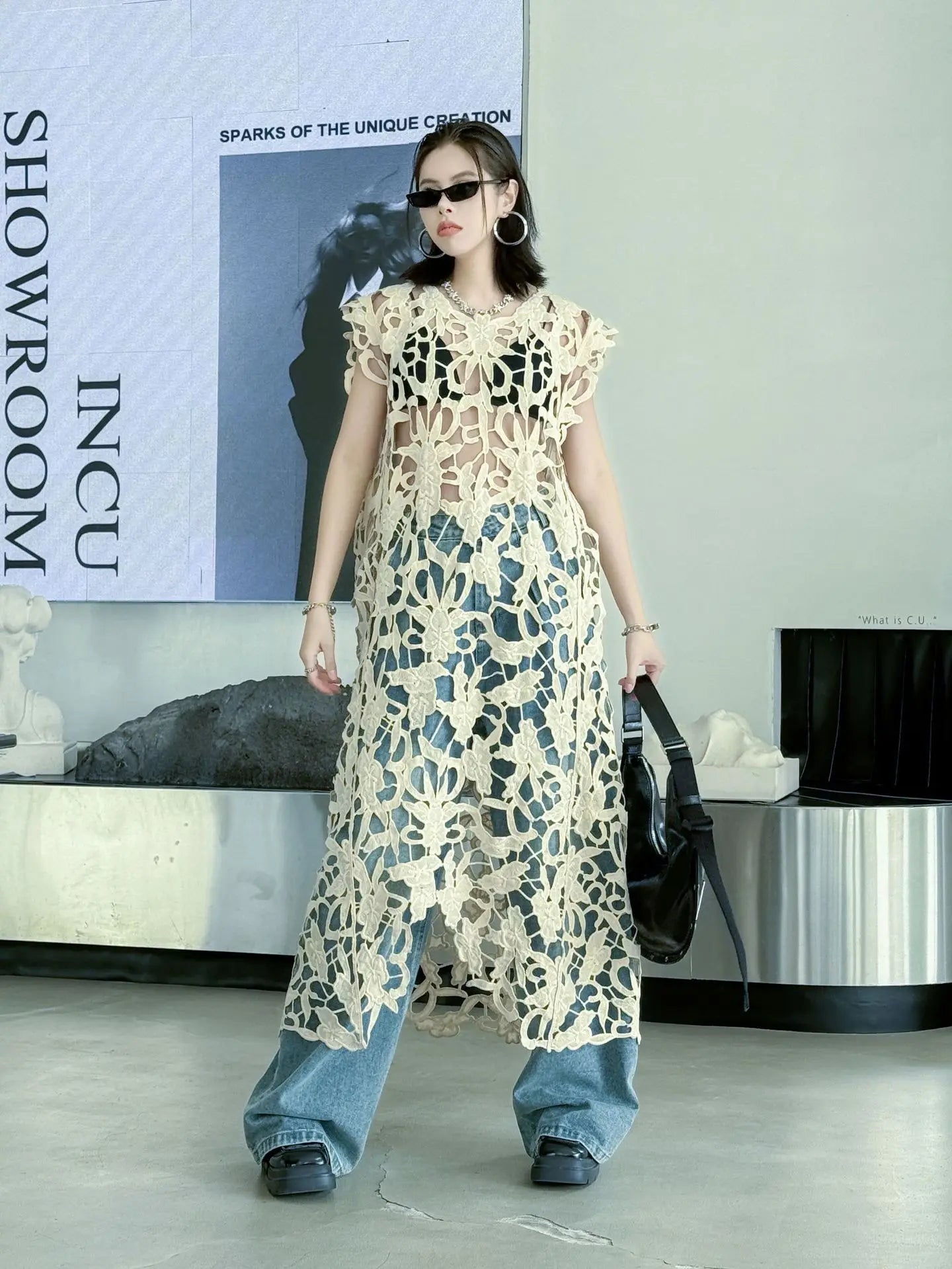 [EWQ] Chic belle Robe européenne à la mode femmes vêtements crochet à motifs découpe Robe sans manches Robe noire 2025 été nouveau