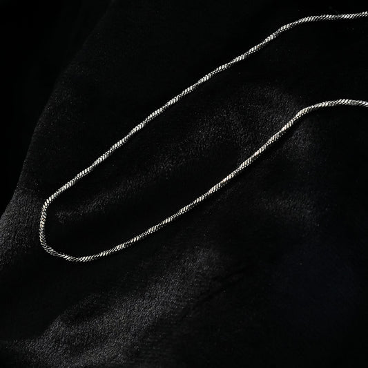 SKAGWAY : Collier en chaîne, textures torsadées minimalistes, en argent (or blanc)