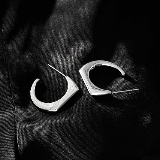 Boucles d'oreilles créoles SOLOMA ton argenté (or blanc) : style rétro industriel-chic