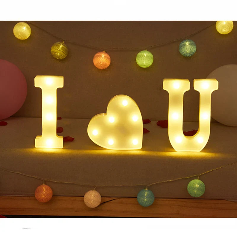 Lumière LED décorative avec lettre en forme de cœur pour la Saint-Valentin