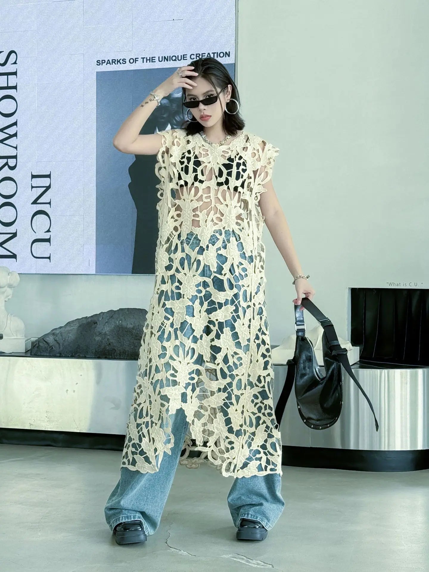 [EWQ] Chic belle Robe européenne à la mode femmes vêtements crochet à motifs découpe Robe sans manches Robe noire 2025 été nouveau