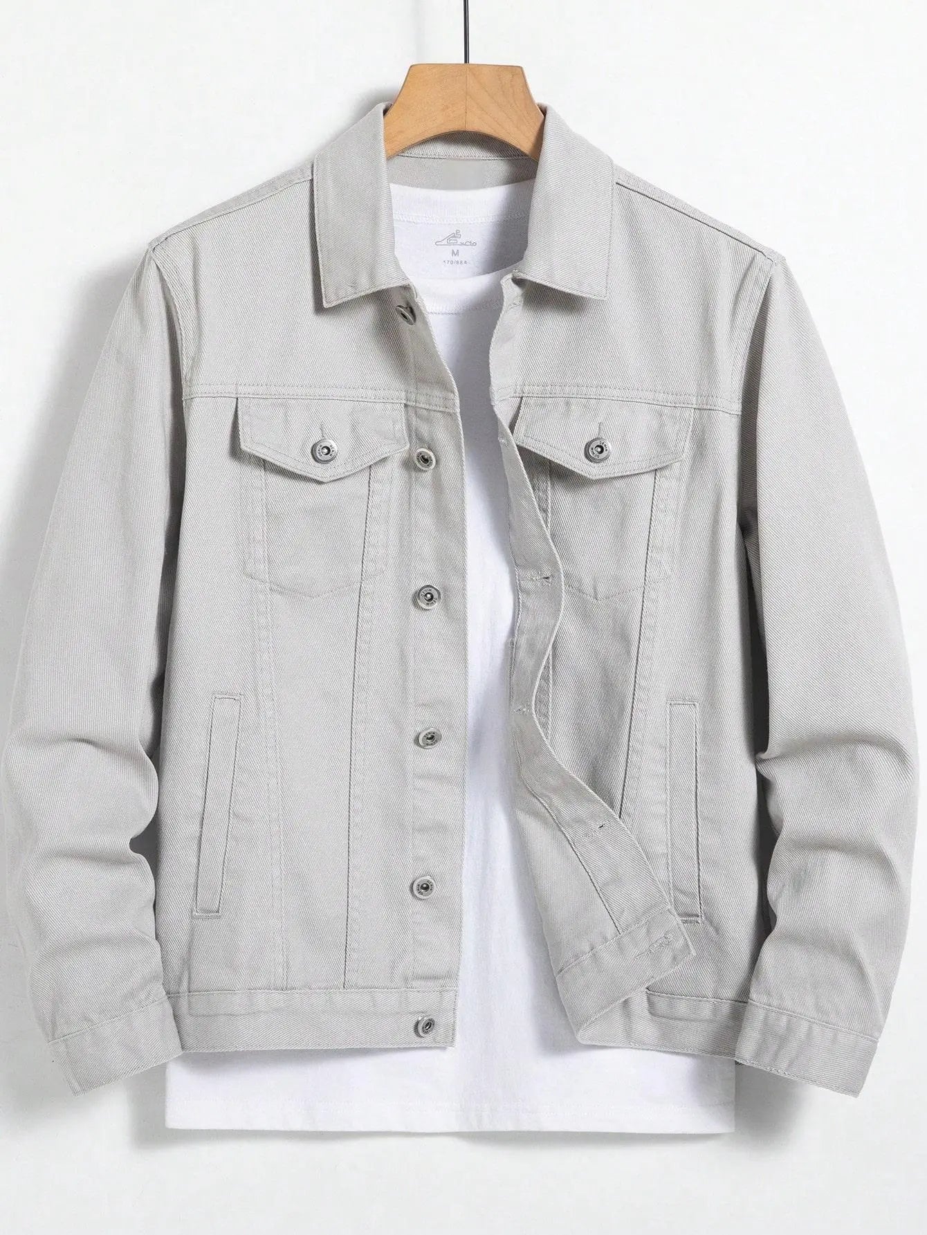 Men's denim jacket for spring and autumn. Gray denim coat. Versatile for daily casual wear. Fashionable and trendy.