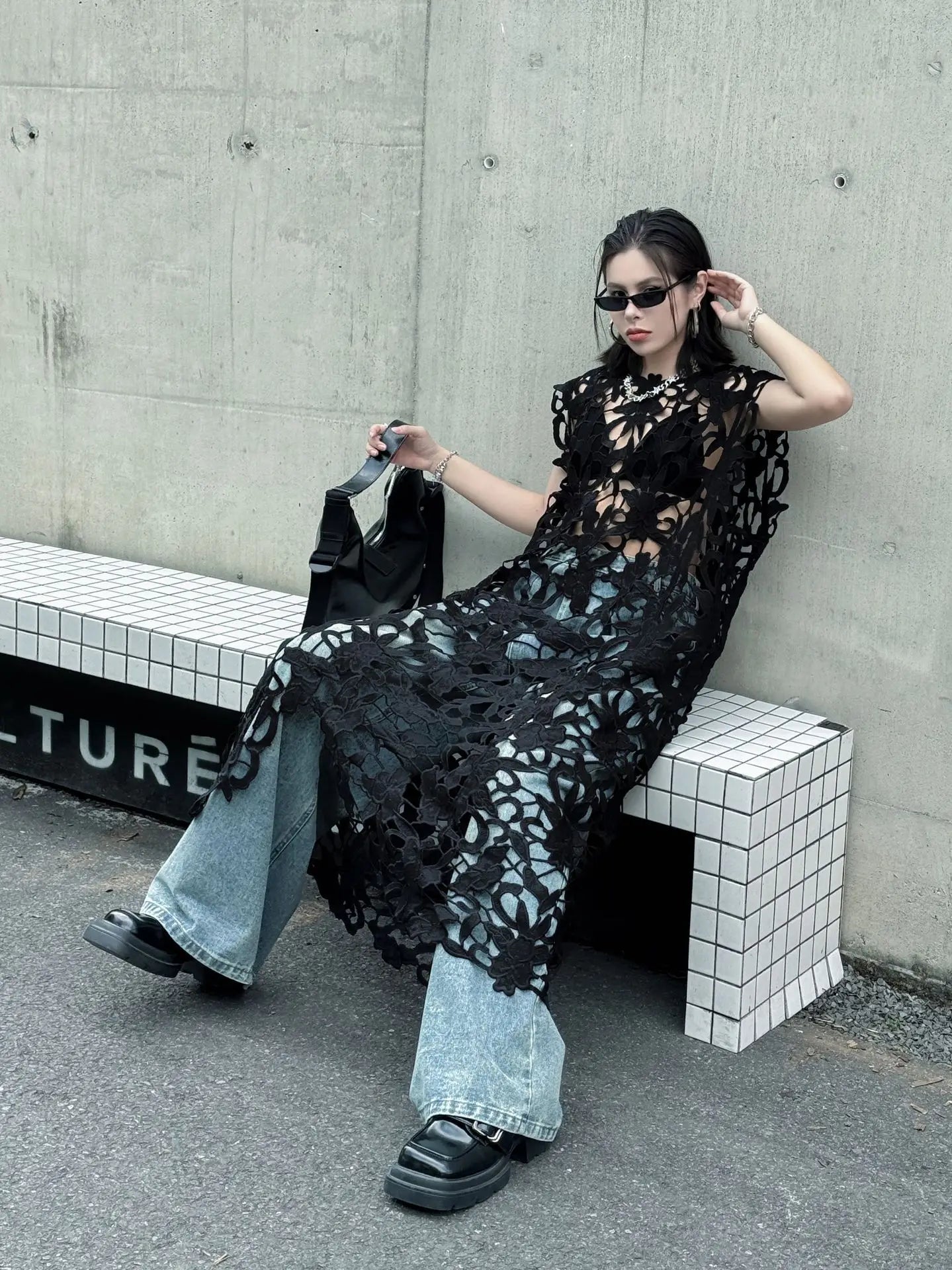 [EWQ] Chic belle Robe européenne à la mode femmes vêtements crochet à motifs découpe Robe sans manches Robe noire 2025 été nouveau