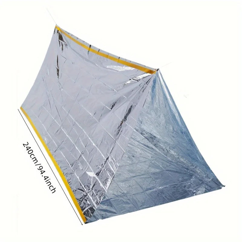 Tente d'urgence équipée d'une couverture isolante verte durable, résistante au froid et à la pluie, parfaite pour le camping et les activités de plein air