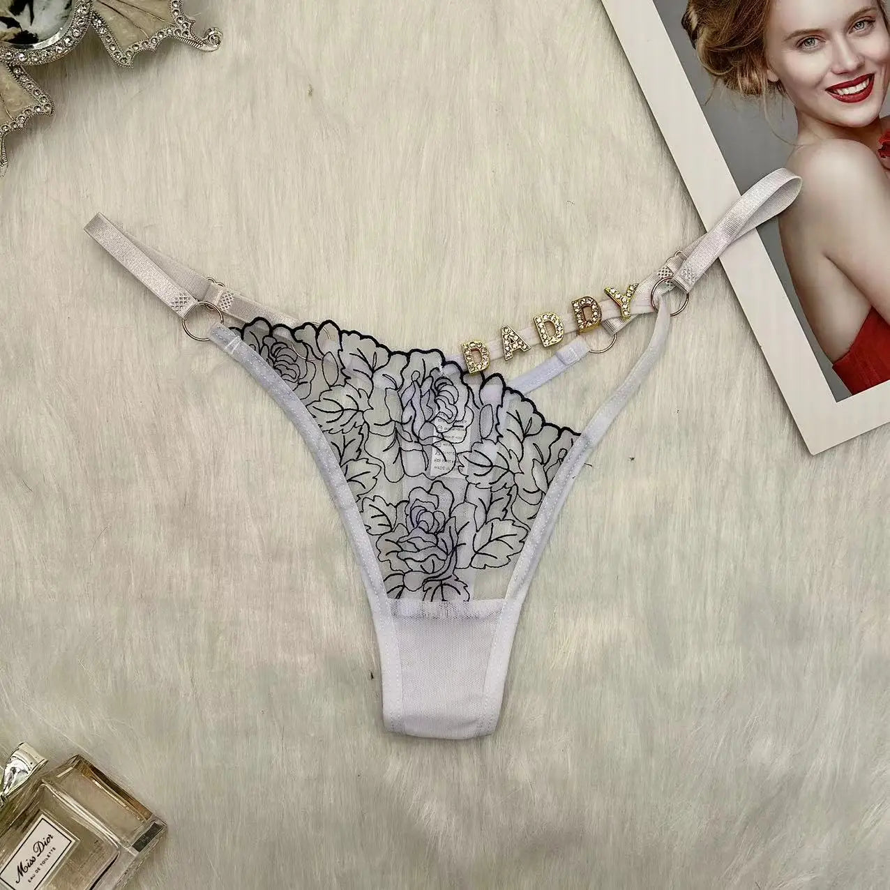 String personnalisé pour femmes, culotte en dentelle découpée, string personnalisé, lettres en strass, sous-vêtements, cadeau de saint valentin, nouvelle collection