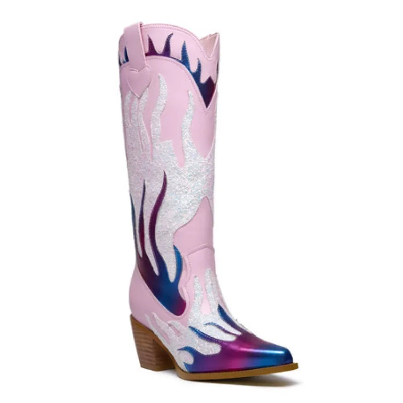 Bottes western métallisées pour femme avec bout pointu, hauteur mi-mollet à genou, design scintillant et coloré. Un look cowgirl stylé.