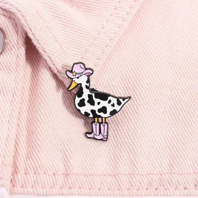 Broches Émaillées Originales Vache de Lait Mignonne Drôle et Canard, Broches Créatives de Canard Cow-boy Occidental, Badge de Revers pour Vêtements, Bijoux de Cosplay, Cadeaux pour Amis