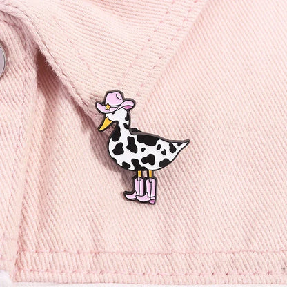 Broches Émaillées Originales Vache de Lait Mignonne Drôle et Canard, Broches Créatives de Canard Cow-boy Occidental, Badge de Revers pour Vêtements, Bijoux de Cosplay, Cadeaux pour Amis