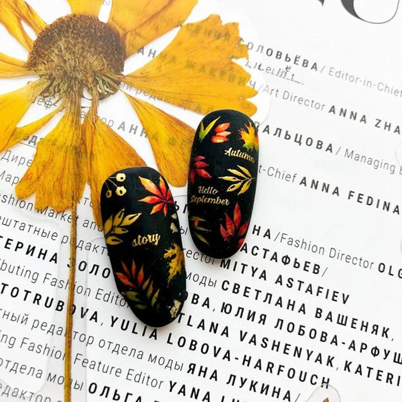 Autocollants 3D pour ongles Hiver Automne Feuilles dorées Roses Rouges Fleurs Décalcomanies pour la décoration des ongles Salon de manucure Beauté
