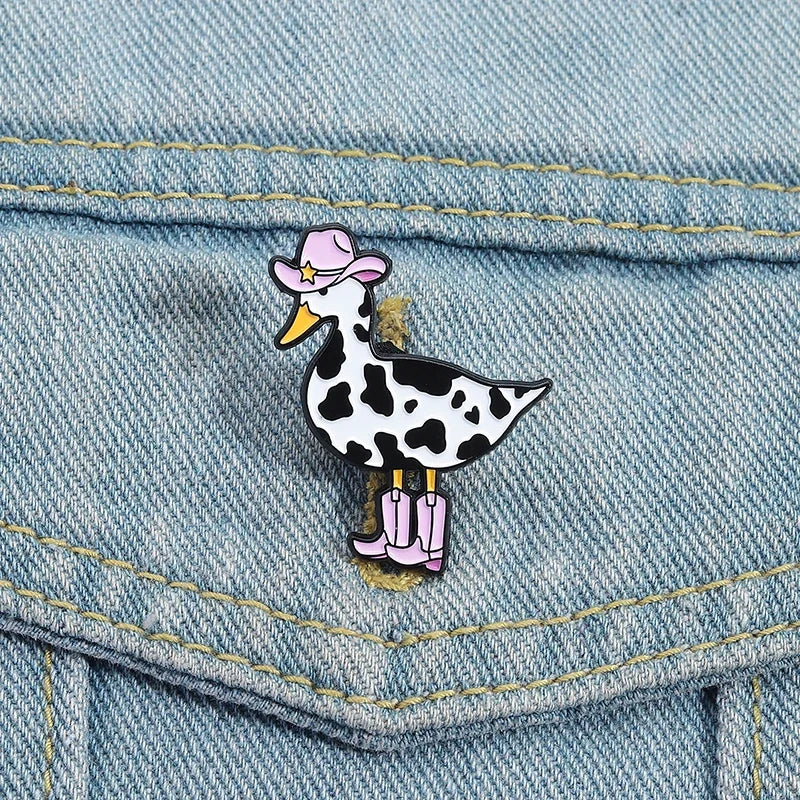 Broches Émaillées Originales Vache de Lait Mignonne Drôle et Canard, Broches Créatives de Canard Cow-boy Occidental, Badge de Revers pour Vêtements, Bijoux de Cosplay, Cadeaux pour Amis