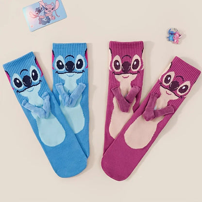 Chaussettes Main dans la main Stitch Dessin Animé Amusantes Mode Polyvalentes Douces Confortables Mignonnes Créatives Adultes enfants chaussettes antidérapantes jouets cadeaux