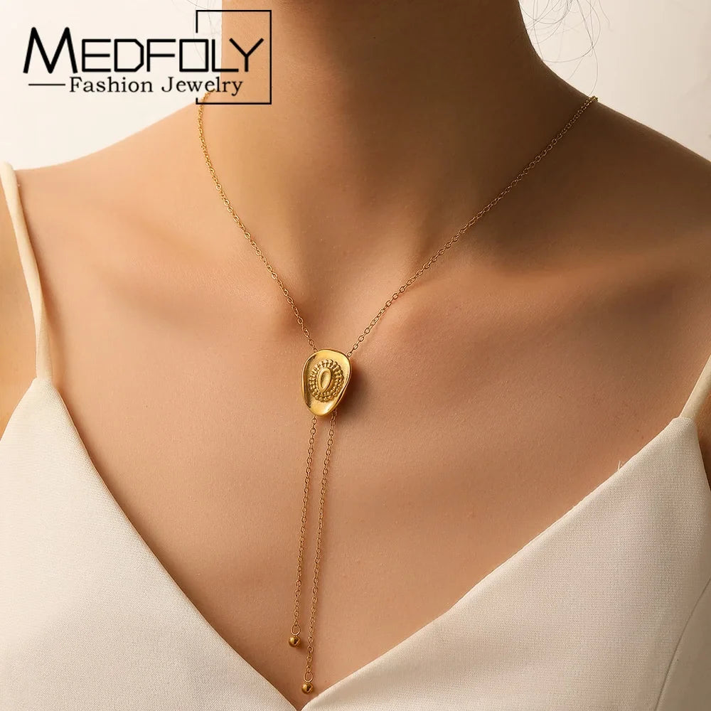 MEDFOLY Collier Chapeau de Cowgirl Western en Or pour Femmes Acier Inoxydable Anti-allergie Bolo Tie Cravate Cowboy Collier Long Western