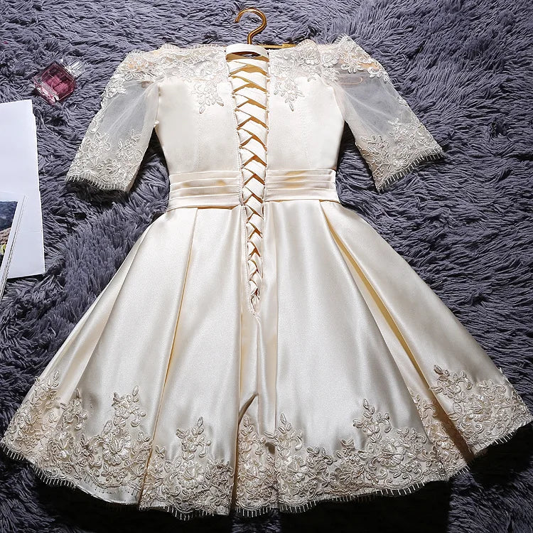Élégantes robes de soirée épaules dénudées courtes en satin ligne A robe de cocktail avec demi-manches robe de soirée robes de bal
