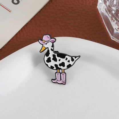 Broche en émail de canard de vache rose, bottes de Cowboy de canard occidental, broche d'animal d'oie idiot, Badge de revers, bijoux amusants, cadeau pour amis