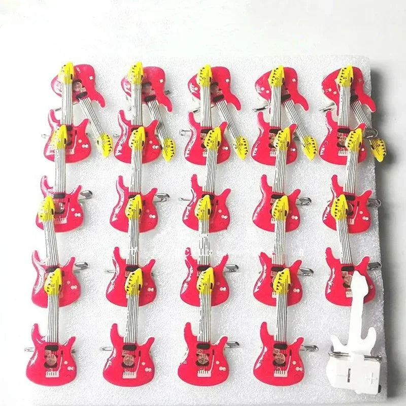 25pcs Broche Lumineux LED Clignotant Amour Fête Dessin Animé Badge Lumineux Cadeau Cosplay Noël Mariage Festival Halloween