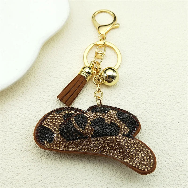 Porte-clés rétro imprimé léopard pour femmes et hommes, chapeau de Cowgirl, pompon noir, strass, breloque pour sac d'homme, porte-clés suspendu, bijoux cadeaux