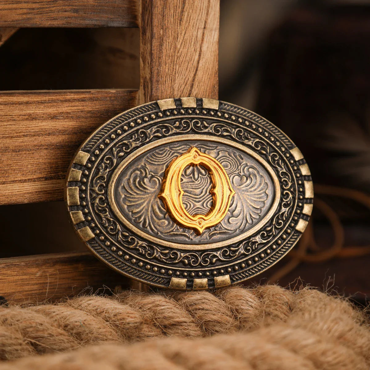 Une boucle de ceinture en métal de style occidental pour hommes et femmes, avec une boucle de ceinture unique, rétro et nouvelle