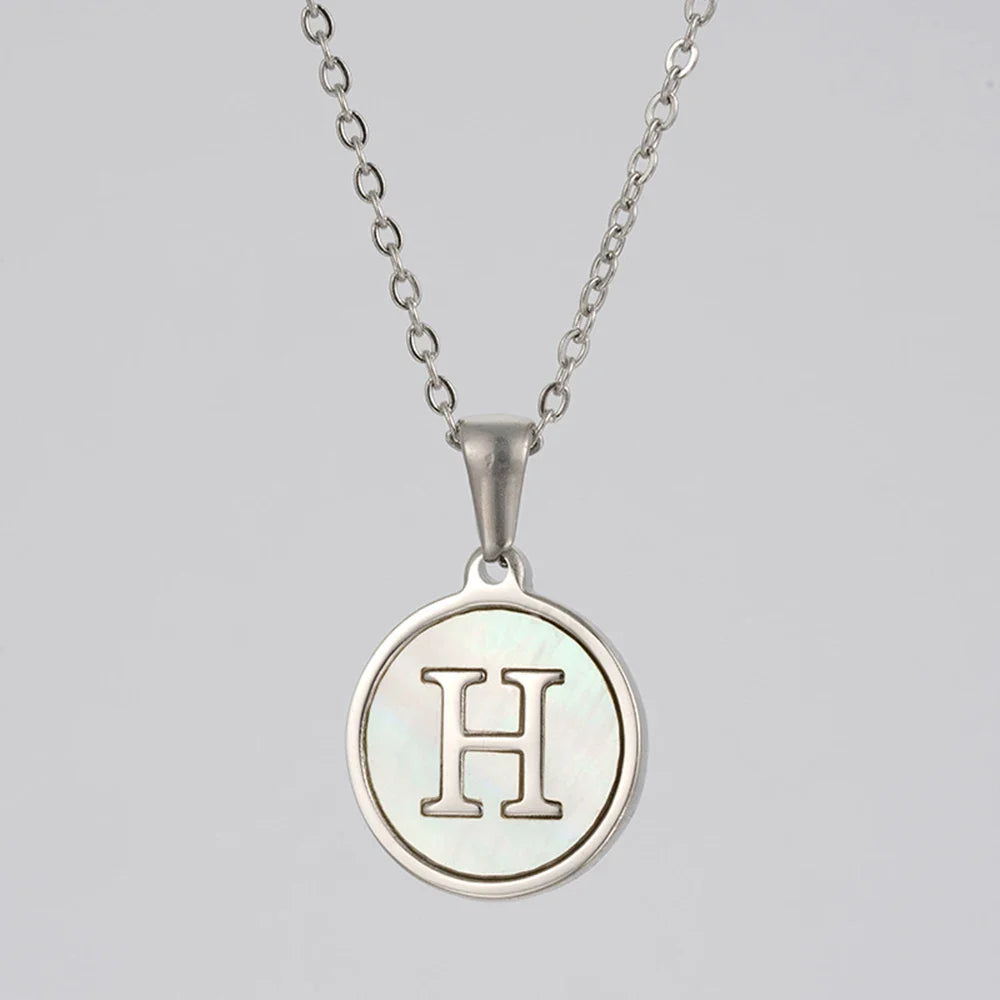 Collier en acier inoxydable de couleur acier avec lettre initiale A-Z, incrustation de coquillage naturel, pour femme, cadeau de Saint-Valentin