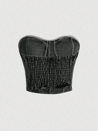 Sexy cowgirl crop top with retro cinched waist design, featuring a short length and a backless style, suitable for wearing as an