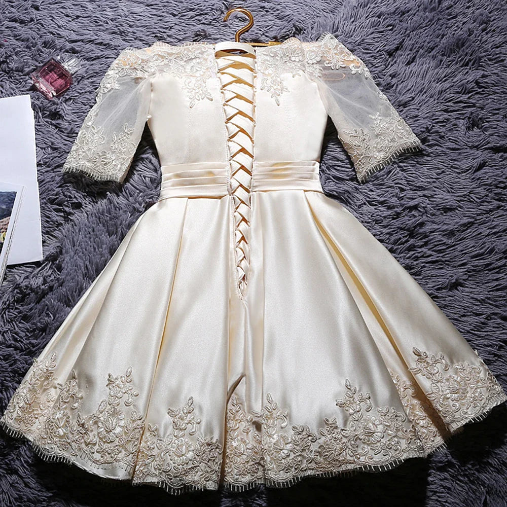 Élégantes robes de soirée épaules dénudées courtes en satin ligne A robe de cocktail avec demi-manches robe de soirée robes de bal