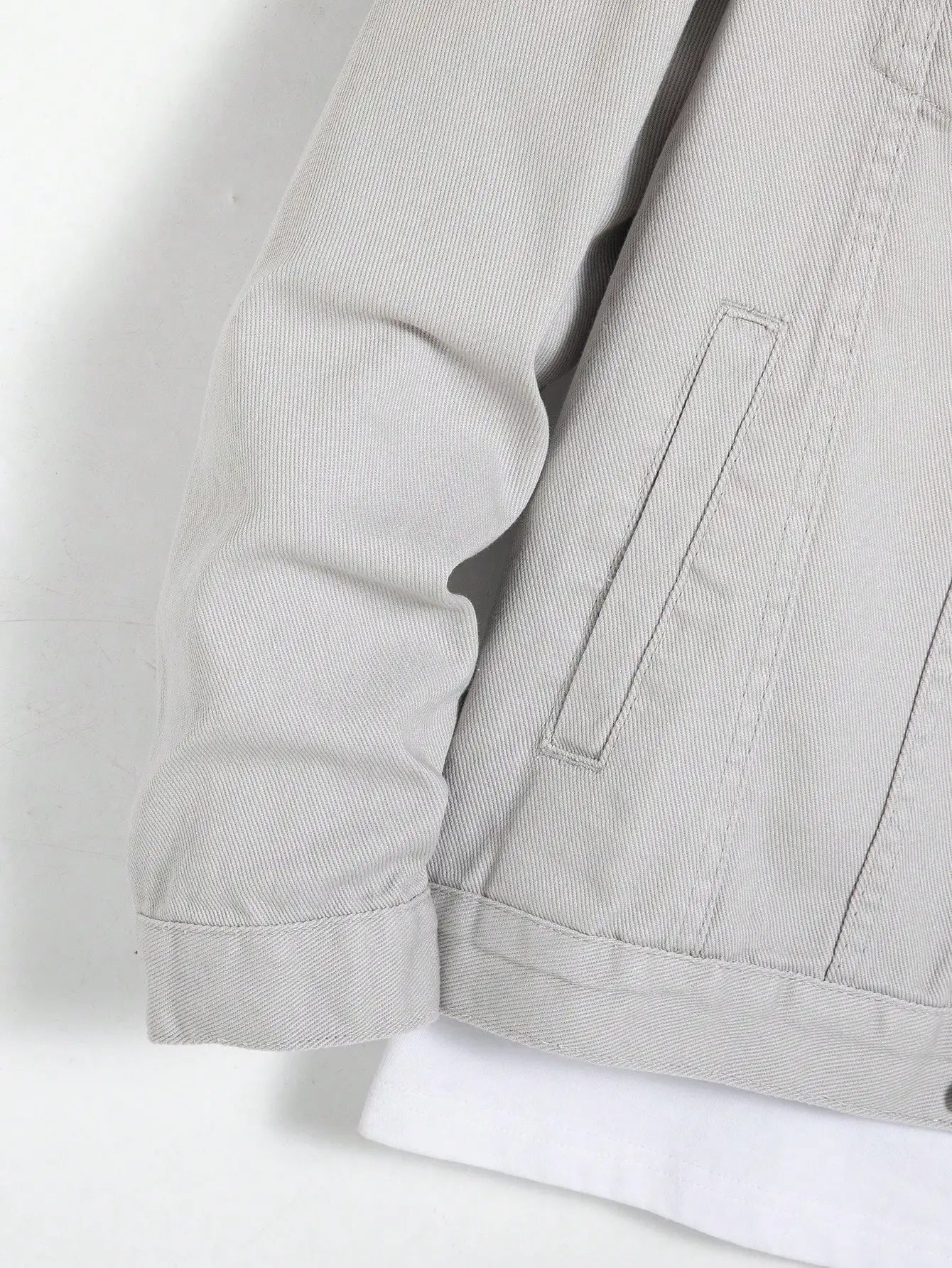 Men's denim jacket for spring and autumn. Gray denim coat. Versatile for daily casual wear. Fashionable and trendy.