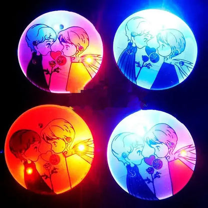 25pcs Broche Lumineux LED Clignotant Amour Fête Dessin Animé Badge Lumineux Cadeau Cosplay Noël Mariage Festival Halloween