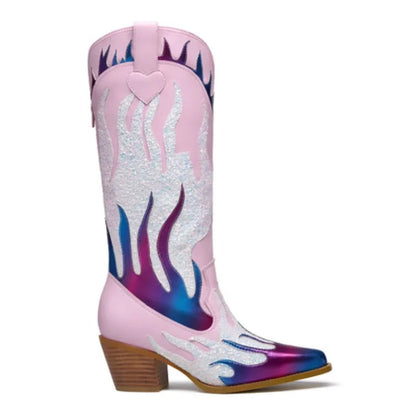 Bottes western métallisées pour femme avec bout pointu, hauteur mi-mollet à genou, design scintillant et coloré. Un look cowgirl stylé.