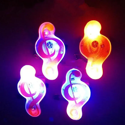 25pcs Broche Lumineux LED Clignotant Amour Fête Dessin Animé Badge Lumineux Cadeau Cosplay Noël Mariage Festival Halloween