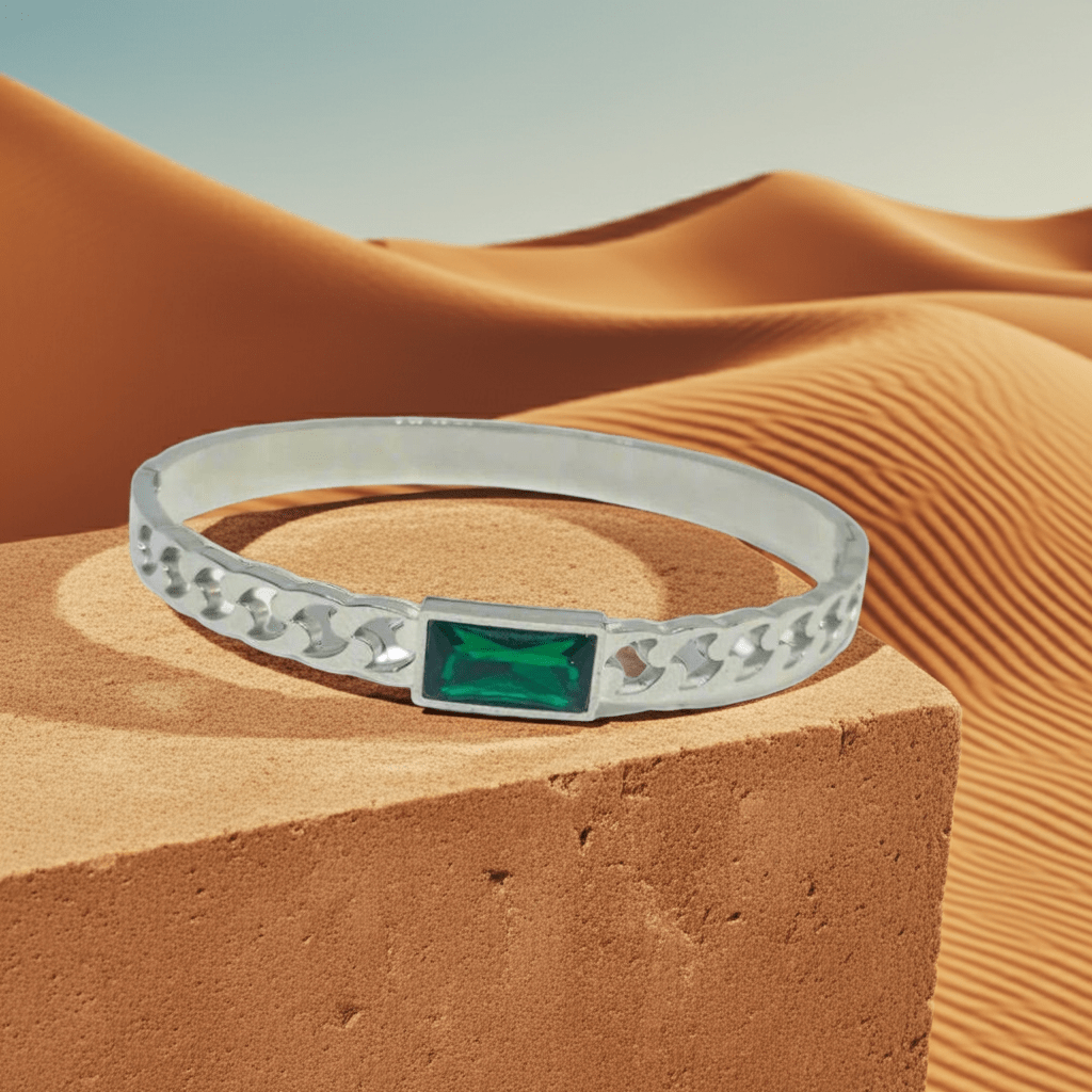 Bracelet rigide en argent avec une pierre d'émeraude