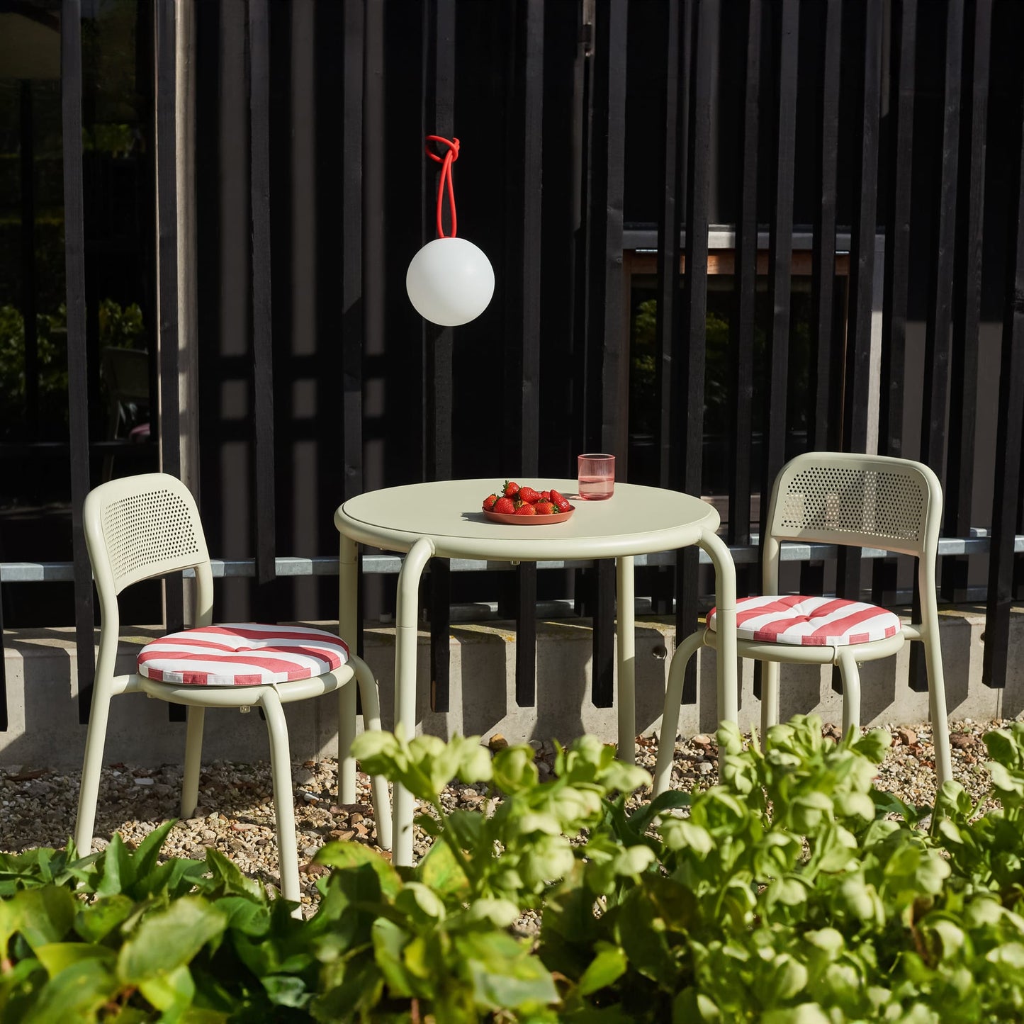 Ensemble bistro Toní<br> 1 Table ronde + 2 Chaises