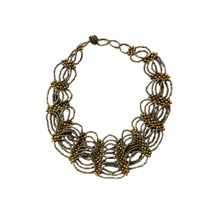 Collier à col festonné