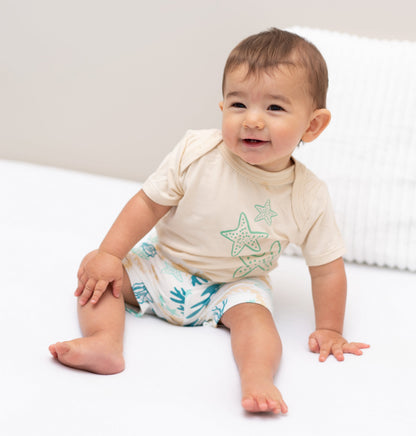Ensemble body à manches courtes et short en bambou (sable doux/imprimé récif)