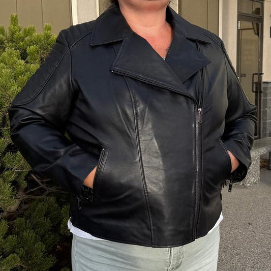 Blouson de motard pour femme en cuir d'agneau avec empiècements matelassés aux épaules