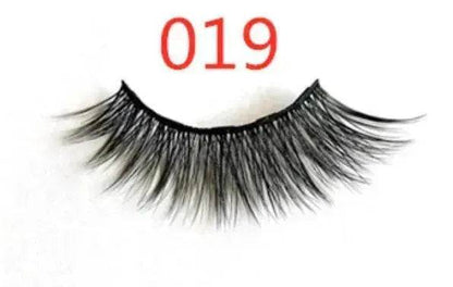 A Pair Of False Eyelashes With Magnets In Fashion