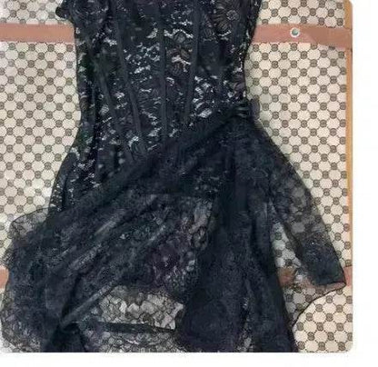 Robe Corset Bustier en Dentelle, Mini-Robe de Soirée Ajustée, Tendance et Charmante pour Femme pour les Soirées Cocktail.