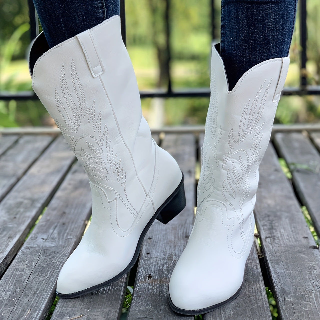Fashionable Womens Embroidered Cowboy Boots - Trendy Chunky Heel, Pointed Toe, Faux Leather, Supreme Comfort for All-Day Glamour