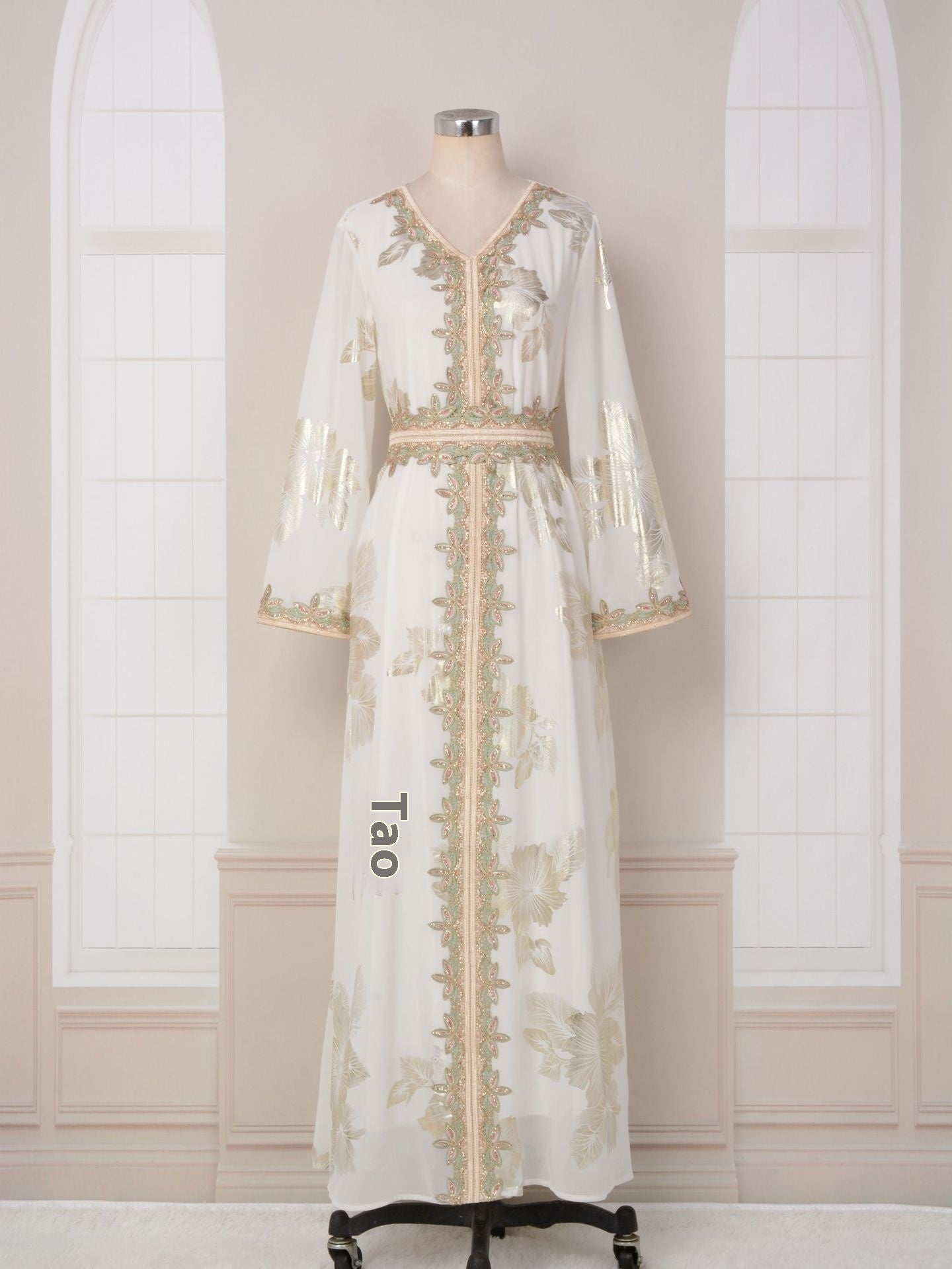 Bronzing Arabian Tourist Dress