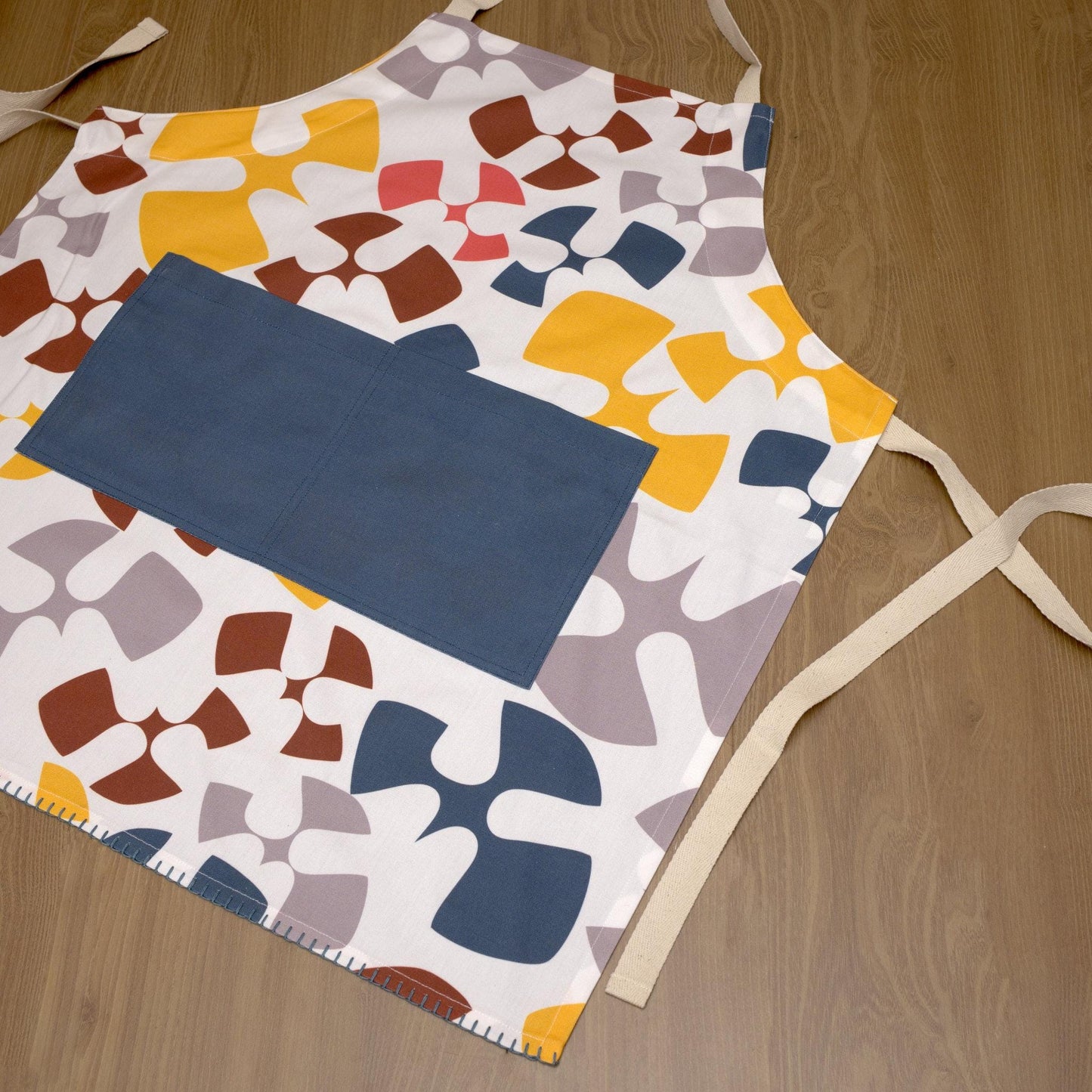 Le Flutter : Tablier en coton lavable de créateur