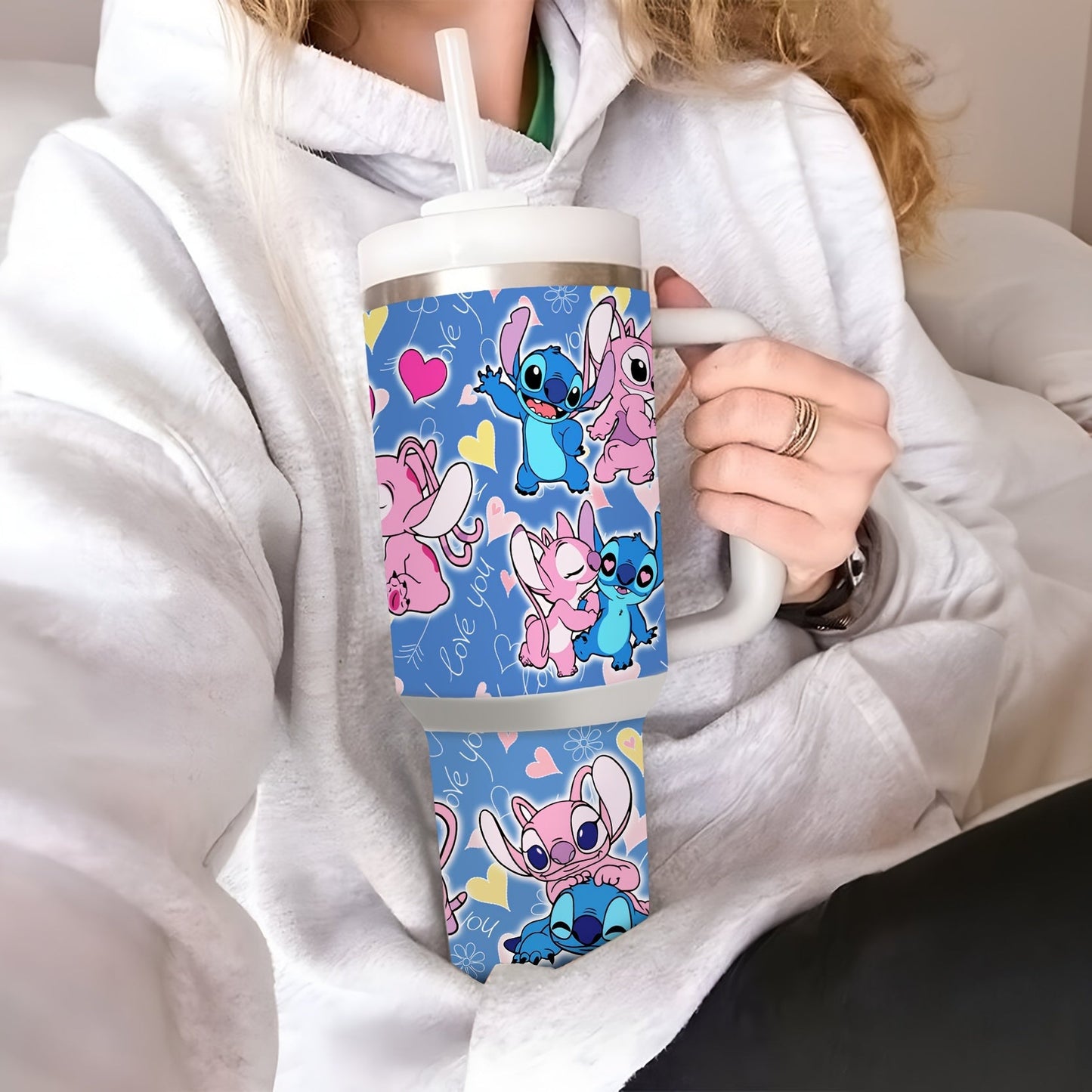 Gobelet isotherme Disney Stitch & Angel 40oz avec poignée - Acier inoxydable, garde les boissons chaudes ou froides, comprend une paille - Cadeau parfait pour la Saint-Valentin pour la famille et les amis