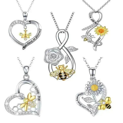 European And American Creative New Hands Heart-shaped Women's Necklace