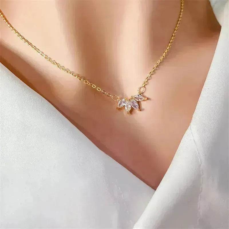 Bijoux Fantaisie Minimalistes Collier Fleur Brillante pour Femmes Filles, Pendentif Fleur de Lotus, Bijou de Fête, Cadeau d'Anniversaire pour Femme