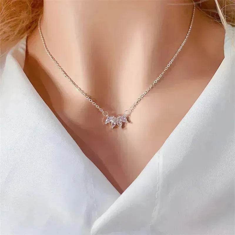Bijoux Fantaisie Minimalistes Collier Fleur Brillante pour Femmes Filles, Pendentif Fleur de Lotus, Bijou de Fête, Cadeau d'Anniversaire pour Femme