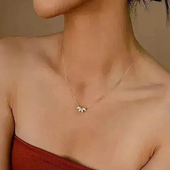 Bijoux Fantaisie Minimalistes Collier Fleur Brillante pour Femmes Filles, Pendentif Fleur de Lotus, Bijou de Fête, Cadeau d'Anniversaire pour Femme