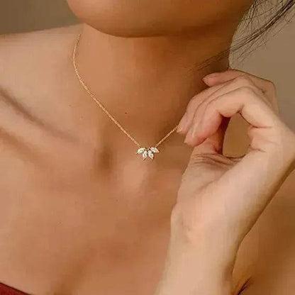 Bijoux Fantaisie Minimalistes Collier Fleur Brillante pour Femmes Filles, Pendentif Fleur de Lotus, Bijou de Fête, Cadeau d'Anniversaire pour Femme